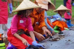 Liburan Sambil Belajar Menanam untuk Anak dan Keluarga di “Little Farm” Bogor