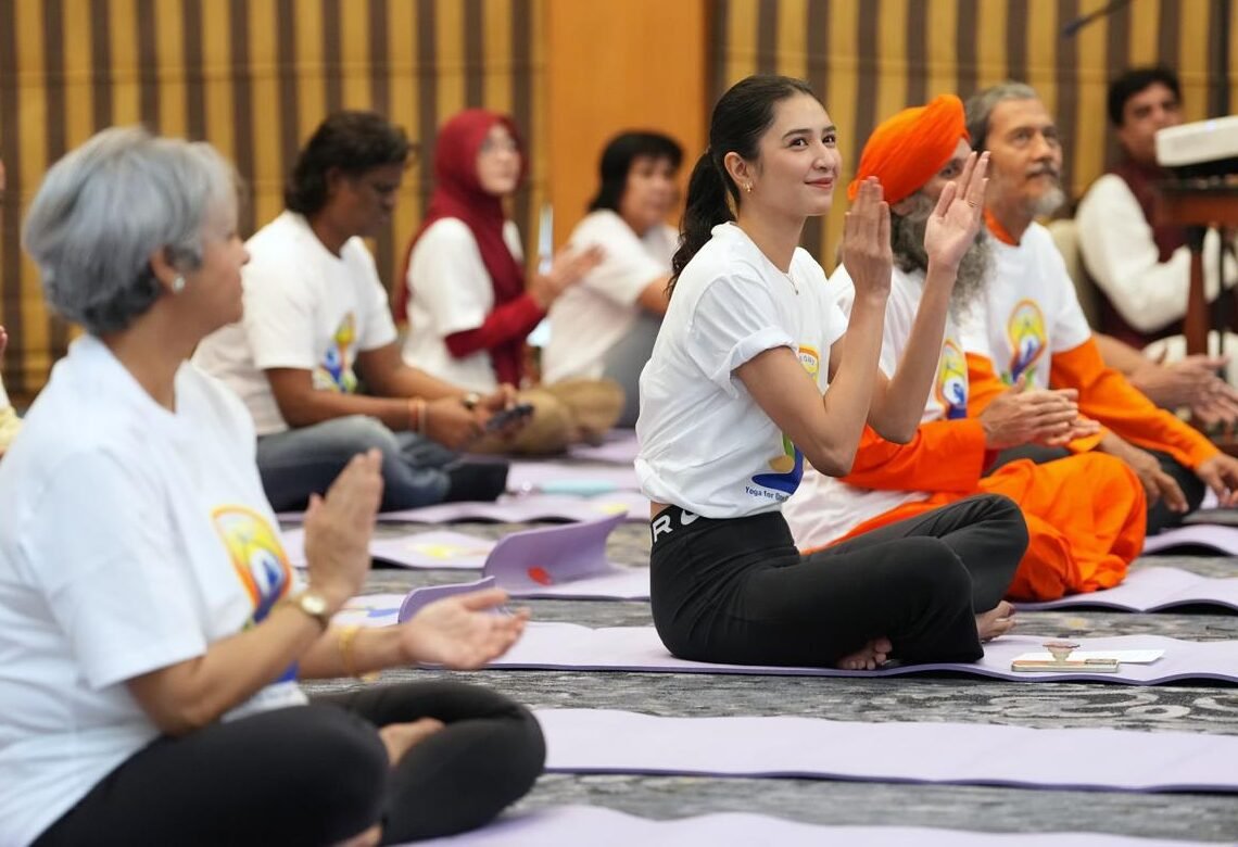 Perayaan Hari Yoga Internasional ke-10: Yoga Sebagai Jembatan Kesehatan dan Hubungan Antarbangsa