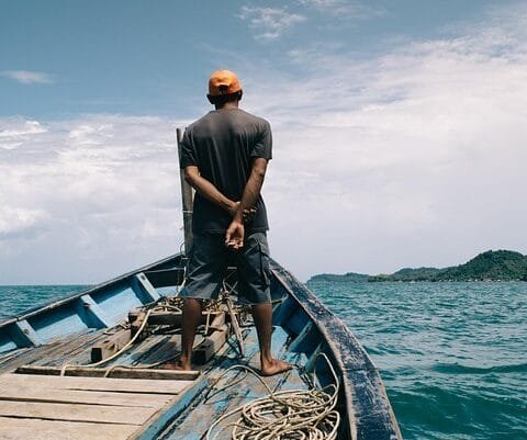 10 Tips Aman Mancing di Laut,