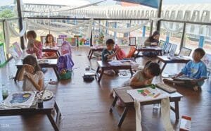 Anak-anak Unjuk Bakat dalam Resital Melukis di Atas Kaos Bareng Sanggar Obor Sakti