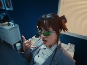 Dandan ala Y2K dengan Lagu Upbeat, Mawar de Jongh Tampil Centil di MV “Tinggal”, OST “Tinggal Meninggal”