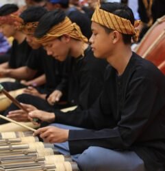 Jelema Mahiwal Urang Sunda, Antara Ajip Rosidi dan Konperensi Internasional Budaya Sunda