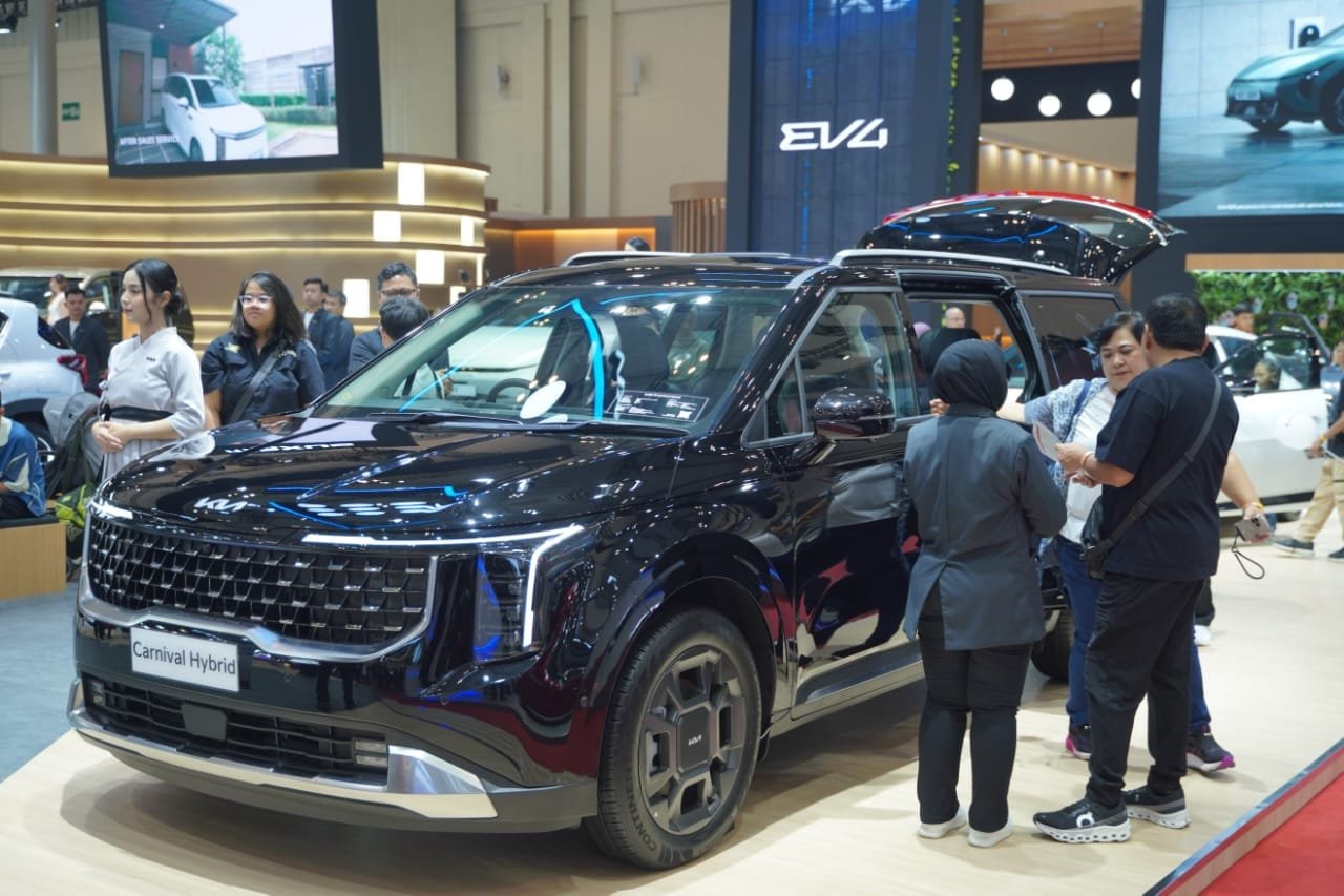 Kia Carnival Hybrid dan Carens Tampil di GIIAS 2025: MPV Modern untuk Keluarga Urban