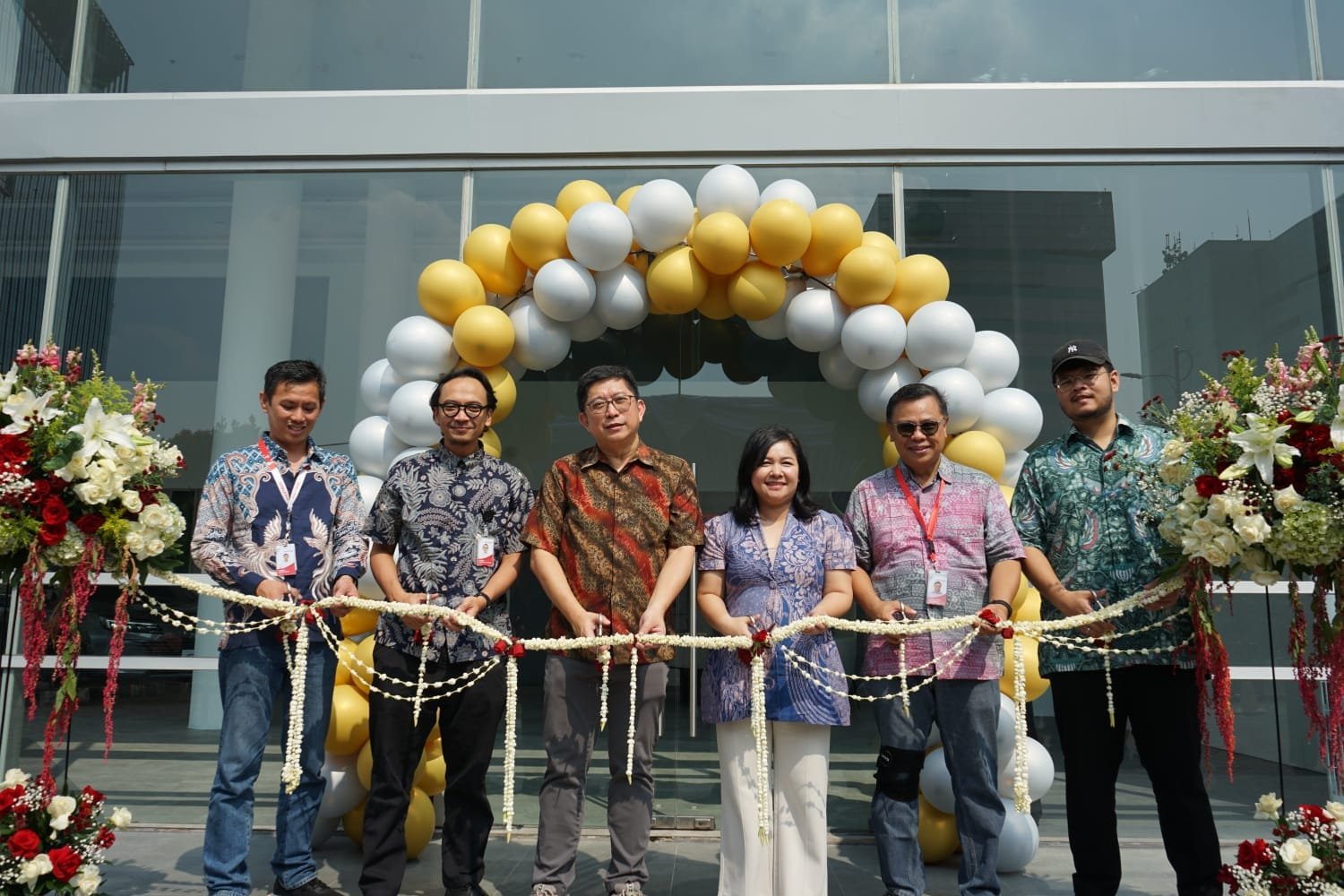 Polytron Ekspansi Showroom EV ke Surabaya dan Jakarta Barat, Perkuat Komitmen di Industri Kendaraan Listrik