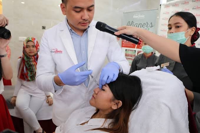 Fenomena Operasi Plastik di Kalangan Artis Indonesia dan Peran dr. Danu Mahandaru