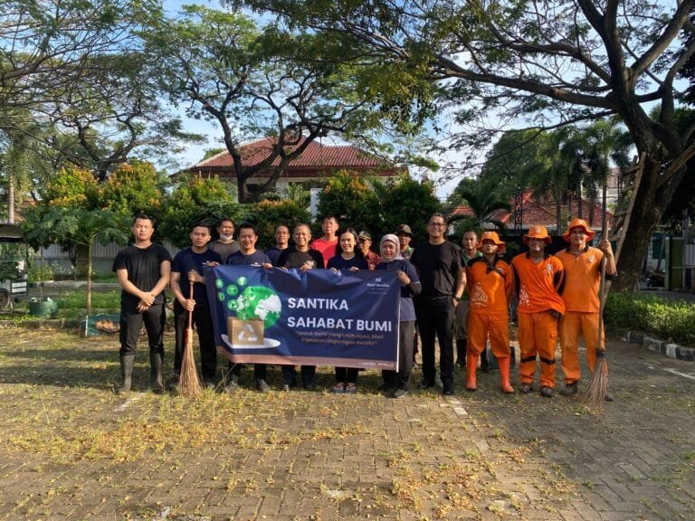 Rayakan HUT ke-44, Santika Indonesia Hotels & Resorts Gelar Aksi “Santika Sahabat Bumi” Secara Serentak