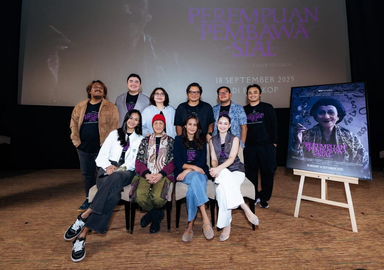 Trailer & Poster Resmi Perempuan Pembawa Sial, Angkat Mitos Bahu Laweyan