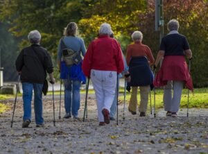 6 Modifikasi Jalan Kaki untuk Bakar Lemak Lebih Banyak di Usia 45 Tahun Ke Atas