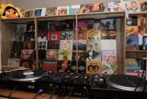 Analogue Listening Space Bali: Cafe Vinyl dengan Sensasi Musik dan Kopi Nusantara