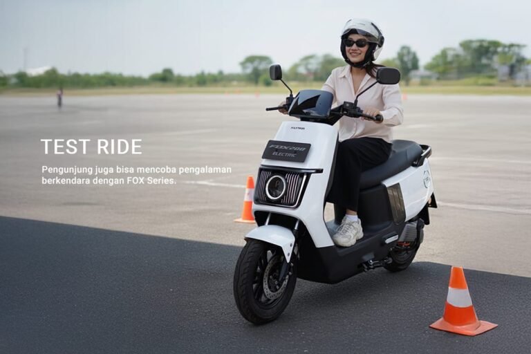 Debut Perdana di ajang IMOS, Polytron Hadirkan FOX-200 sebagai Motor Listrik Perempuan Pertamanya