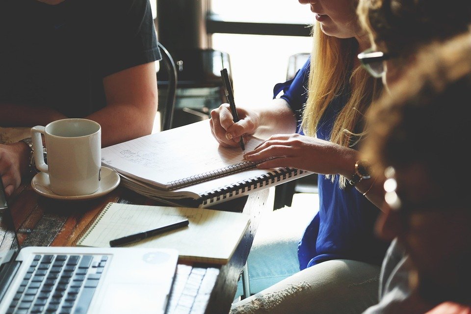 Kebiasaan Toxic di Kantor yang Bikin Suasana Nggak Nyaman (dan Cara Stopnya)