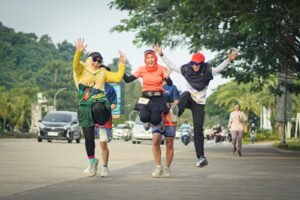 Meriah dan Penuh Warna, Ratusan Peserta Ikuti HARRIS FUN RUN 2025 di Sentul City