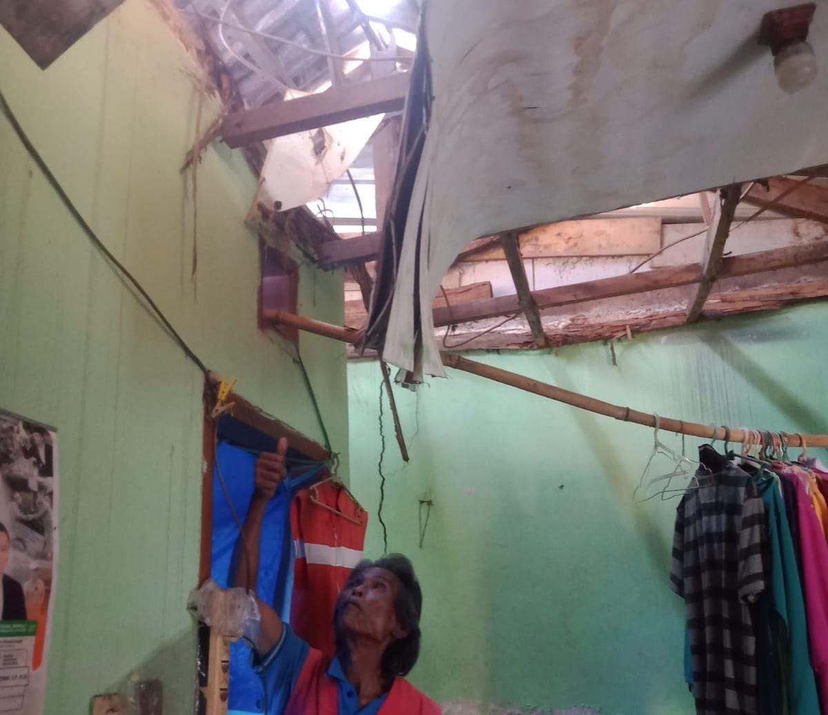 Miris, Rumah Pasutri Lansia Penjual Koran di Bogor Hampir Roboh