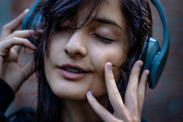Musik Hits 2025 untuk Kerja: Dari Pop, EDM, Hingga Lagu Indonesia yang Enerjik