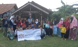 Rayakan Hari Jadi ke-8, MaPa Foundation Berikan Bantuan Laptop untuk Anak-anak Taman Baca