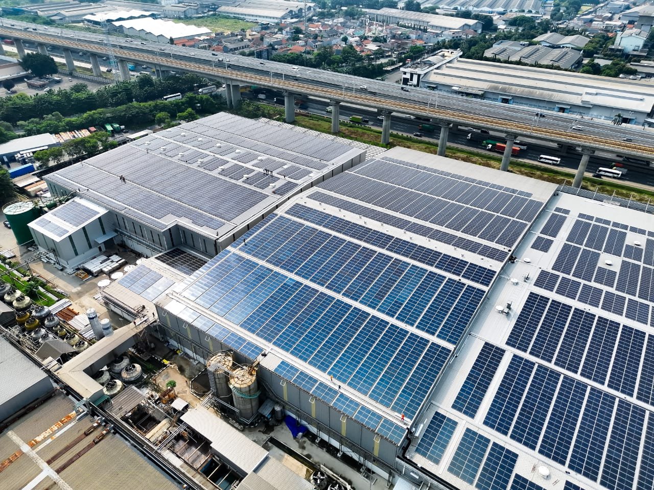 Dukung Transisi Energi Bersih & Net Zero 2060, WINGS Group Bangun PLTS Atap 36 MWp di Delapan Pabrik