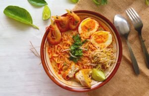 10 Makanan Khas Bogor yang Wajib Kamu Coba Saat ke Kota Hujan Laksa