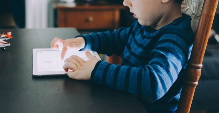 Dampak Kecanduan Gadget dan Cara Mengatasinya