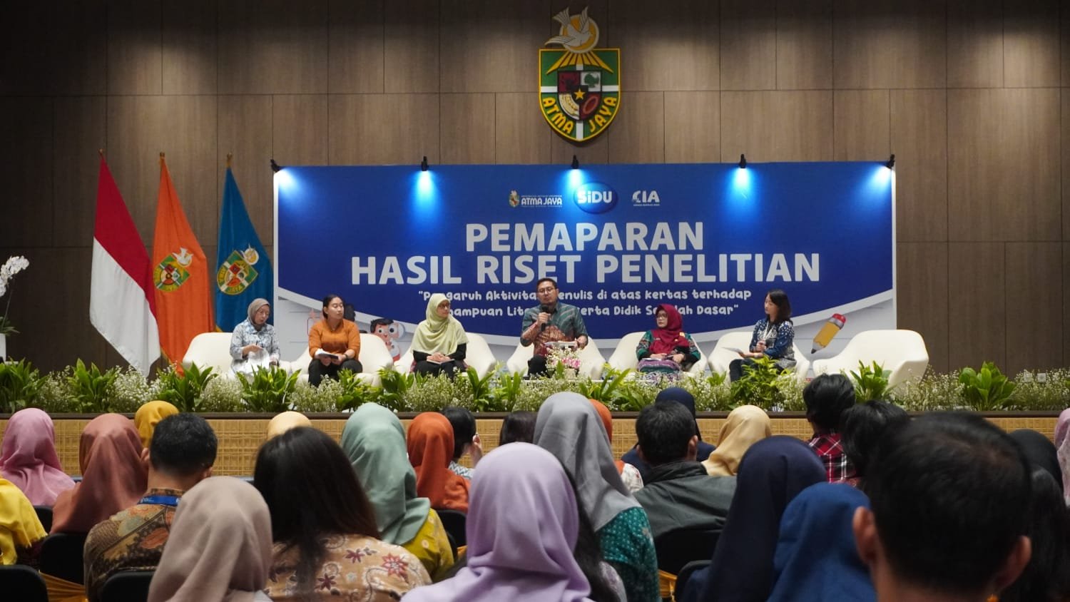 Menulis Tangan di Atas Kertas Tingkatkan Literasi Dasar 81% Siswa SD