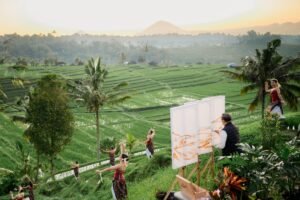 Putu PW Winata “Melukis Suara Alam Pagi Jatiluwih”