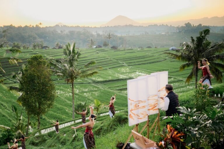 Putu PW Winata “Melukis Suara Alam Pagi Jatiluwih”