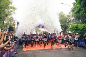 Ribuan Pelari Meriahkan Raya Run Surabaya 2025