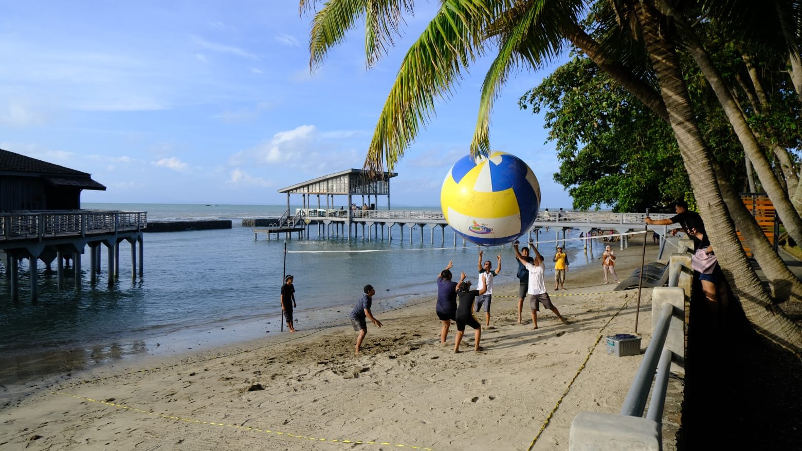 Aston Anyer Beach Hotel Hadirkan Magical Holiday Season dengan Pesta Spektakuler Bernuansa Fantasi