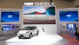 Geely Tampil Perdana di GJAW 2025, Resmi Buka Pre-Book Geely EX2