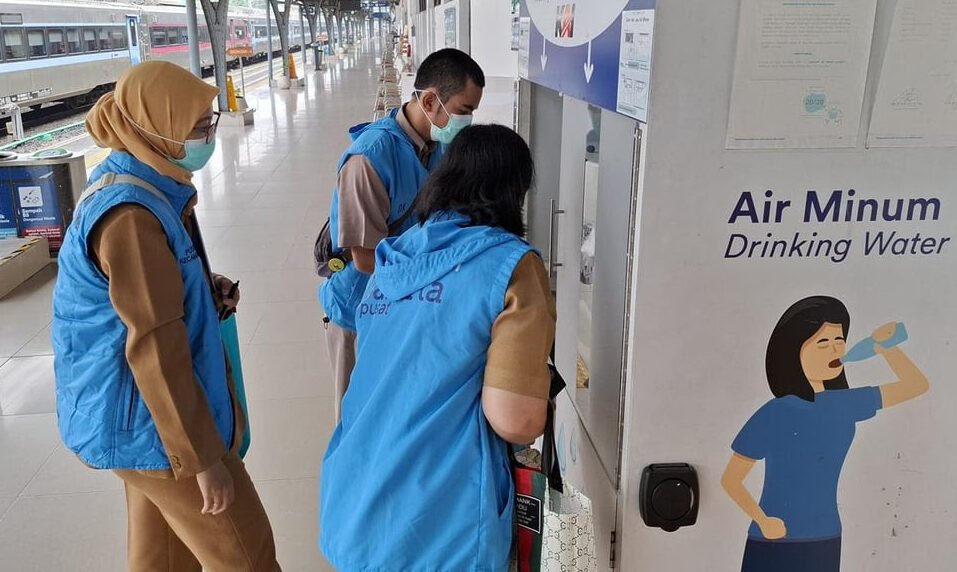 KAI Daop 1 Jakarta Hadirkan Water Station Gratis, Ajak Penumpang Kurangi Sampah Plastik dengan Membawa Tumbler
