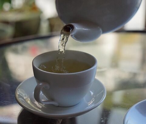 Manfaat Minum Air Hangat untuk Tubuh: Pagi dan Malam Hari