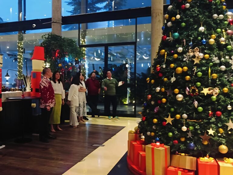 Rasakan Magisnya Liburan di Morrissey Hotel dengan Christmas Tree Lighting 2025