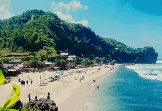 Pantai Pok Tunggal, Surga Tersembunyi di Gunung Kidul dengan Pesona Pohon Duras yang Ikonik