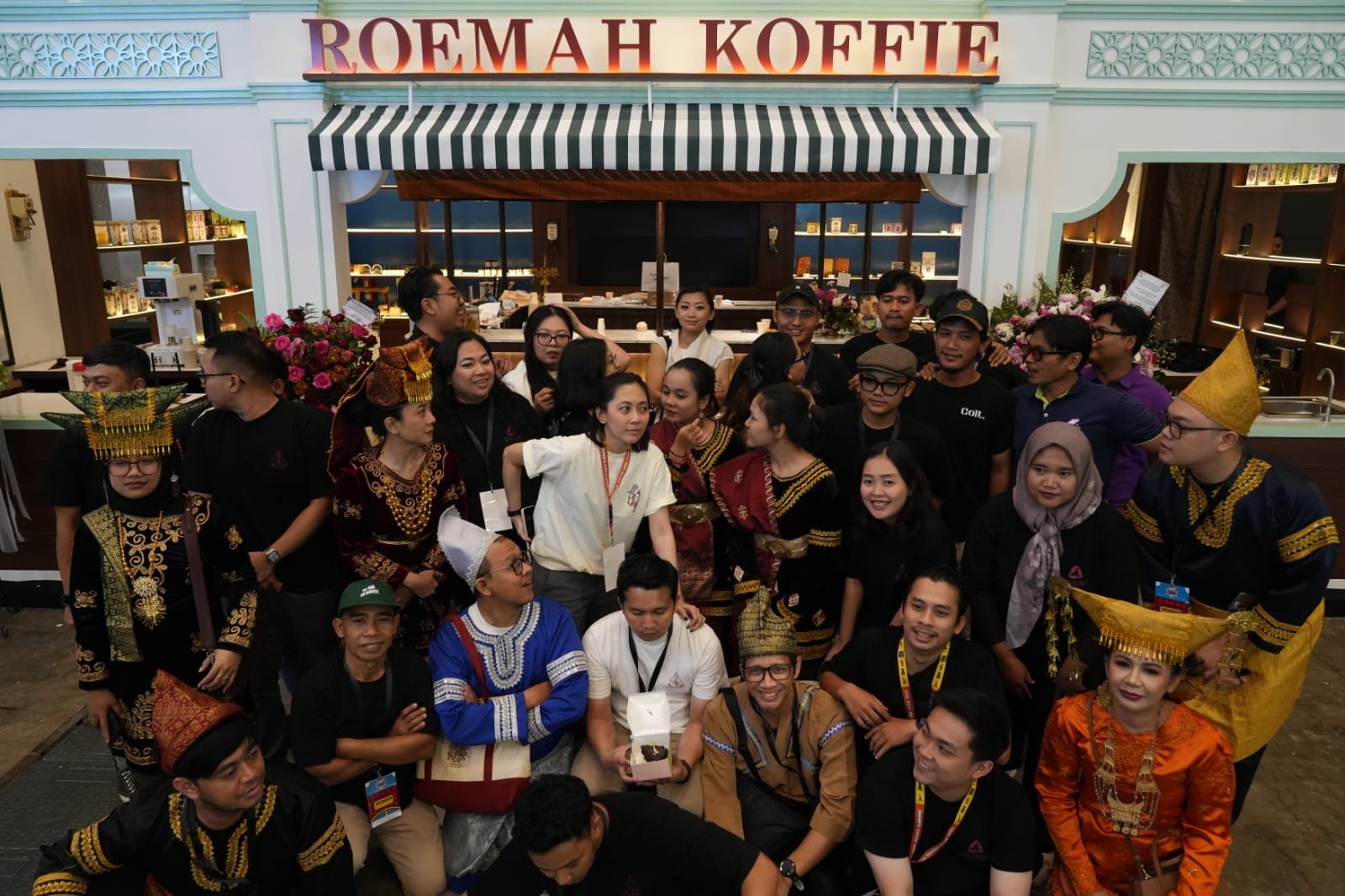 Roemah Koffie dan Yayasan JHL Merah Putih Kasih Tanam Harapan Baru Lewat Program Seribu Sarjana Pertanian