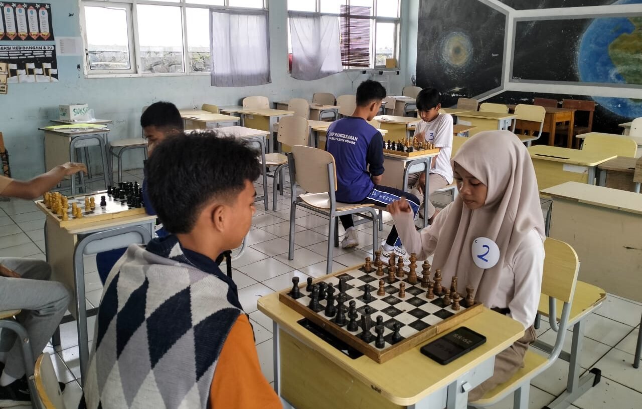 Semarak PORSENI PGRI Ranting Cijeruk Warnai Peringatan Hari Guru Nasional