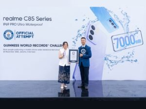 realme C85 Series Pecahkan Rekor Dunia GUINNESS WORLD RECORDS™ untuk Standar Ketahanan Air