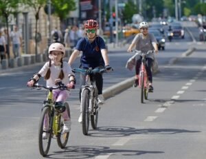 10 Rekomendasi Olahraga Seru yang Bisa Dilakukan Bersama Keluarga di Rumah