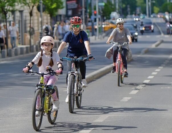 10 Rekomendasi Olahraga Seru yang Bisa Dilakukan Bersama Keluarga di Rumah