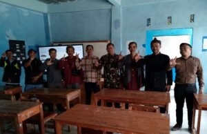 Bagi Rapor, Para Ayah Hadir di SMP dan SMK Triwijaya