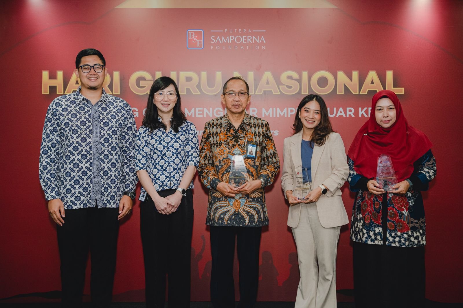 Dari Apresiasi ke Aksi Nyata, Putera Sampoerna Foundation Dukung Kesejahteraan dan Mimpi Guru Indonesia Lewat #StandWithTeachers