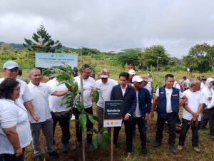 Eiger Adventure Land dan KLH Tanam Ribuan Pohon Endemik untuk Perkuat Ekosistem DAS Bogor