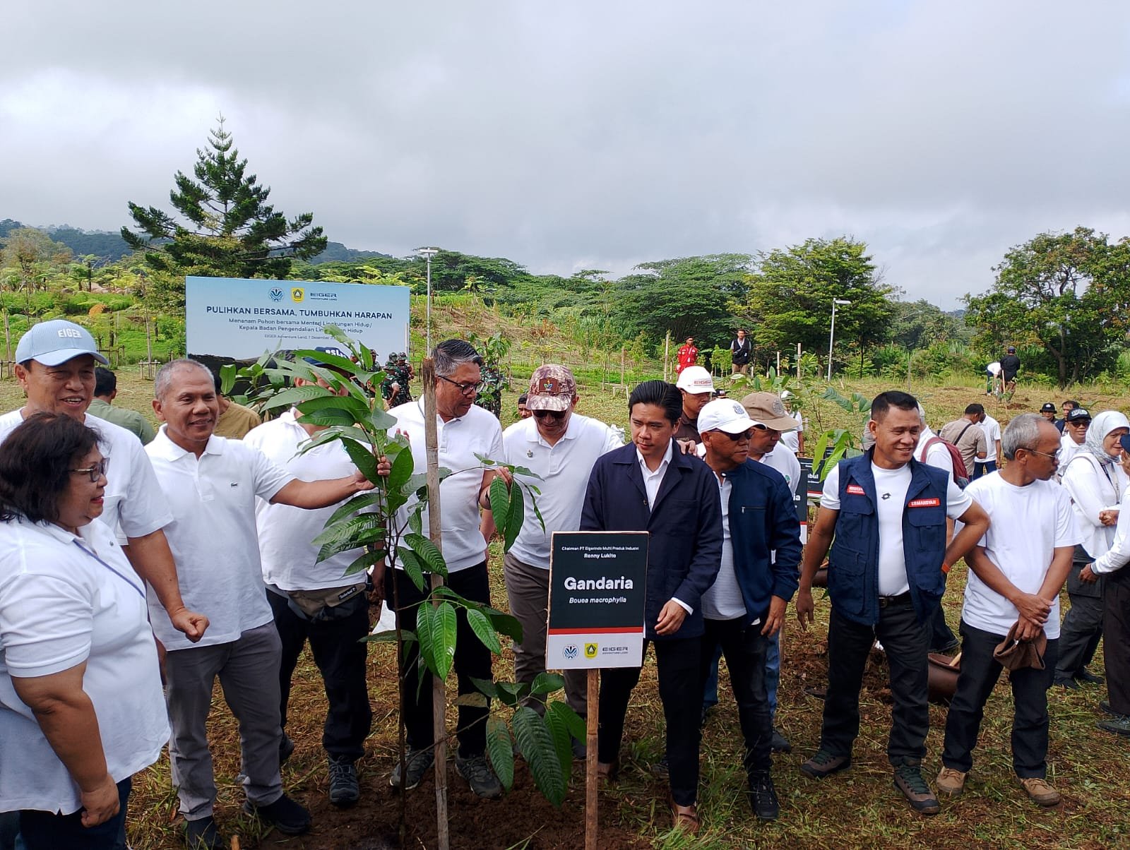 Eiger Adventure Land dan KLH Tanam Ribuan Pohon Endemik untuk Perkuat Ekosistem DAS Bogor