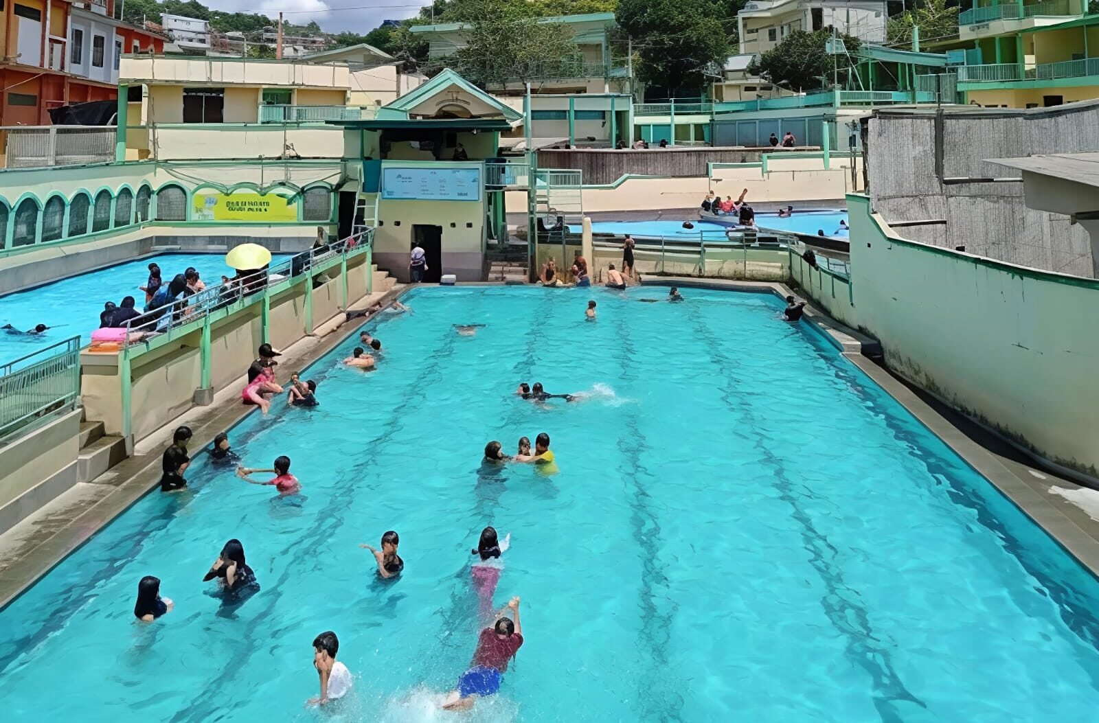 Kolam Renang Graha Melati Bandung, Wisata Air Keluarga di Cikadut