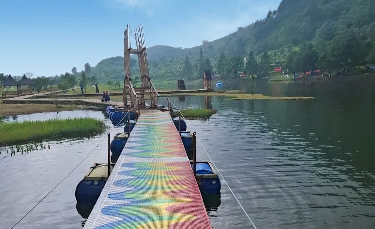 Nikmati Suasana Tenang & Alam Asri di Situ Rawa Gede Bogor