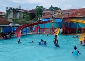 Segarnya Liburan Keluarga di Kolam Renang Tirta Maya Satriya