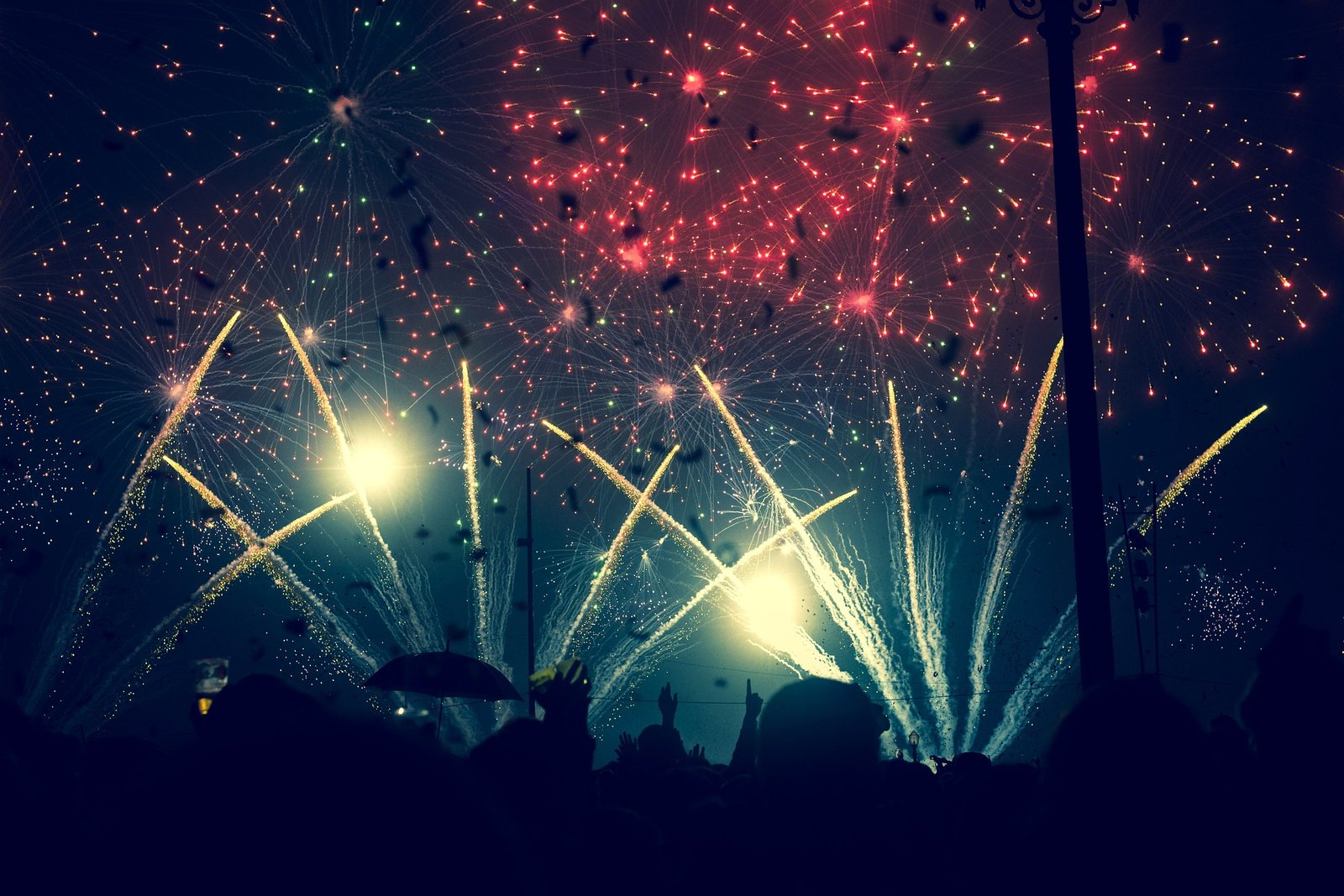 9 Ide Kegiatan Malam Tahun Baru yang Sederhana tapi Berkesan