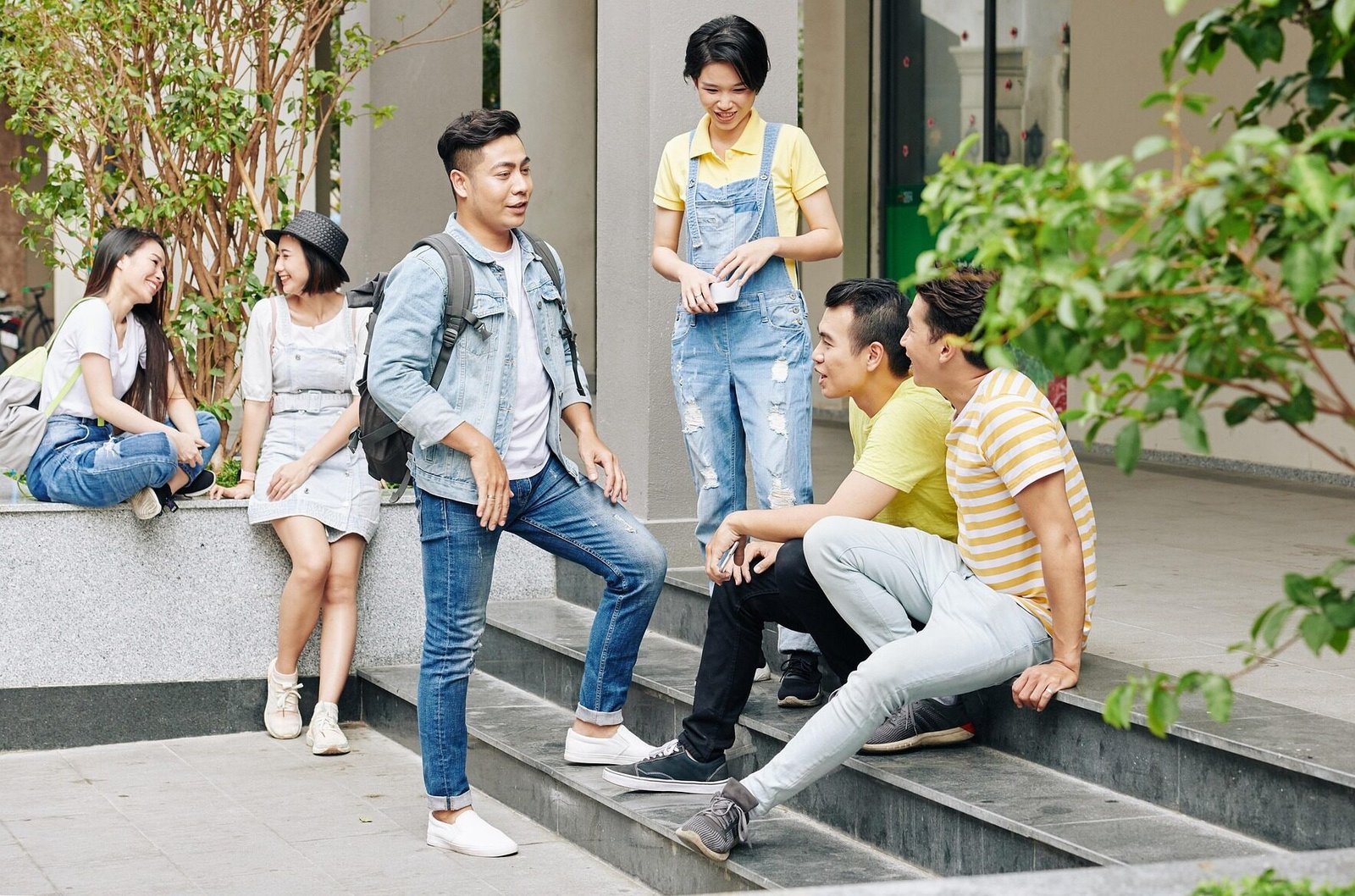 Gen Z vs Milenial di Dunia Kerja: Beda Gaya, Satu Tujuan! Begini Cara Kolaborasi yang Lebih Kuat