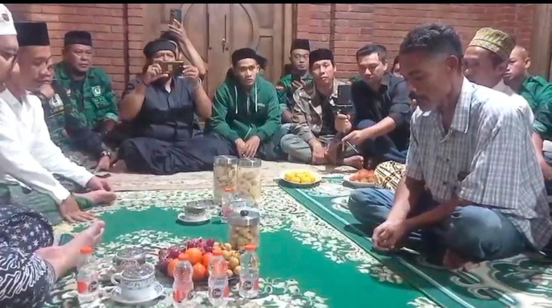 Disaksikan Anggota GPK Temanggung, Warga Rowoseneng Resmi Masuk Islam