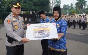 Kapolres Bogor Beri Penghargaan untuk ASN Polri Berprestasi