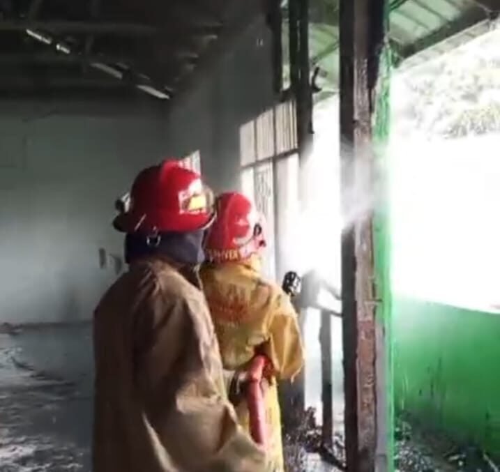 Korsleting Listrik, Gudang Ponpes Daarul Uluum Bogor Dilalap Api
