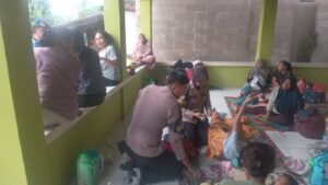 Polri All Out Tangani Banjir Karawang, Kerahkan Randurlap dan Patroli Kesehatan Door to Door